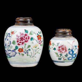 TEDOSOR, 2 st, porslin, Kina, Qing-dynastin, trol 1700-tal.