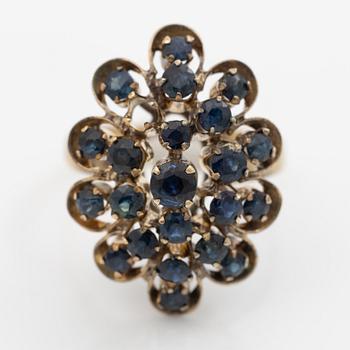 Ring, 18K gold with sapphires.