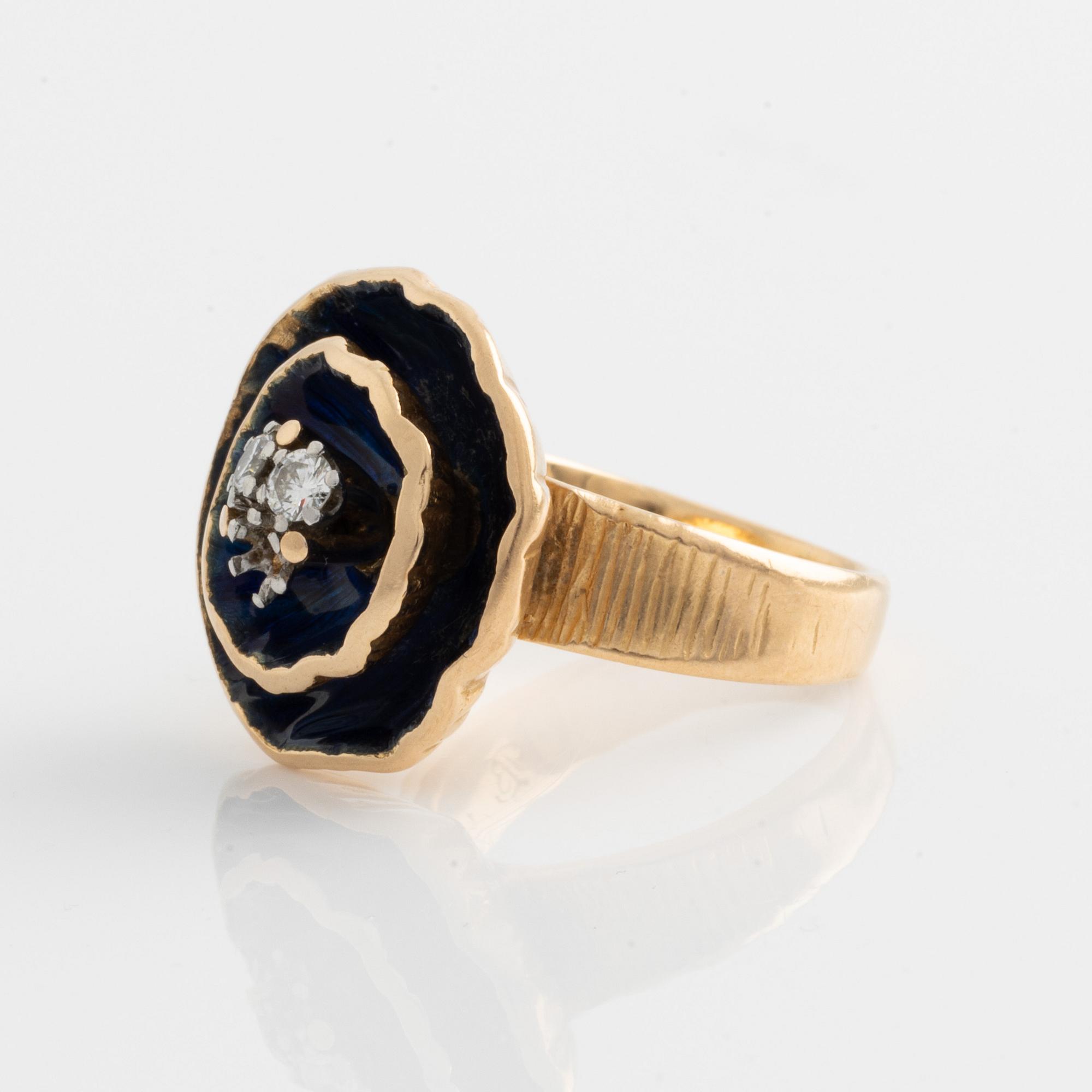 WA Bolin ring in 18K gold and enamel with round brilliant-cut diamonds, designed by Barbro Littmarck.