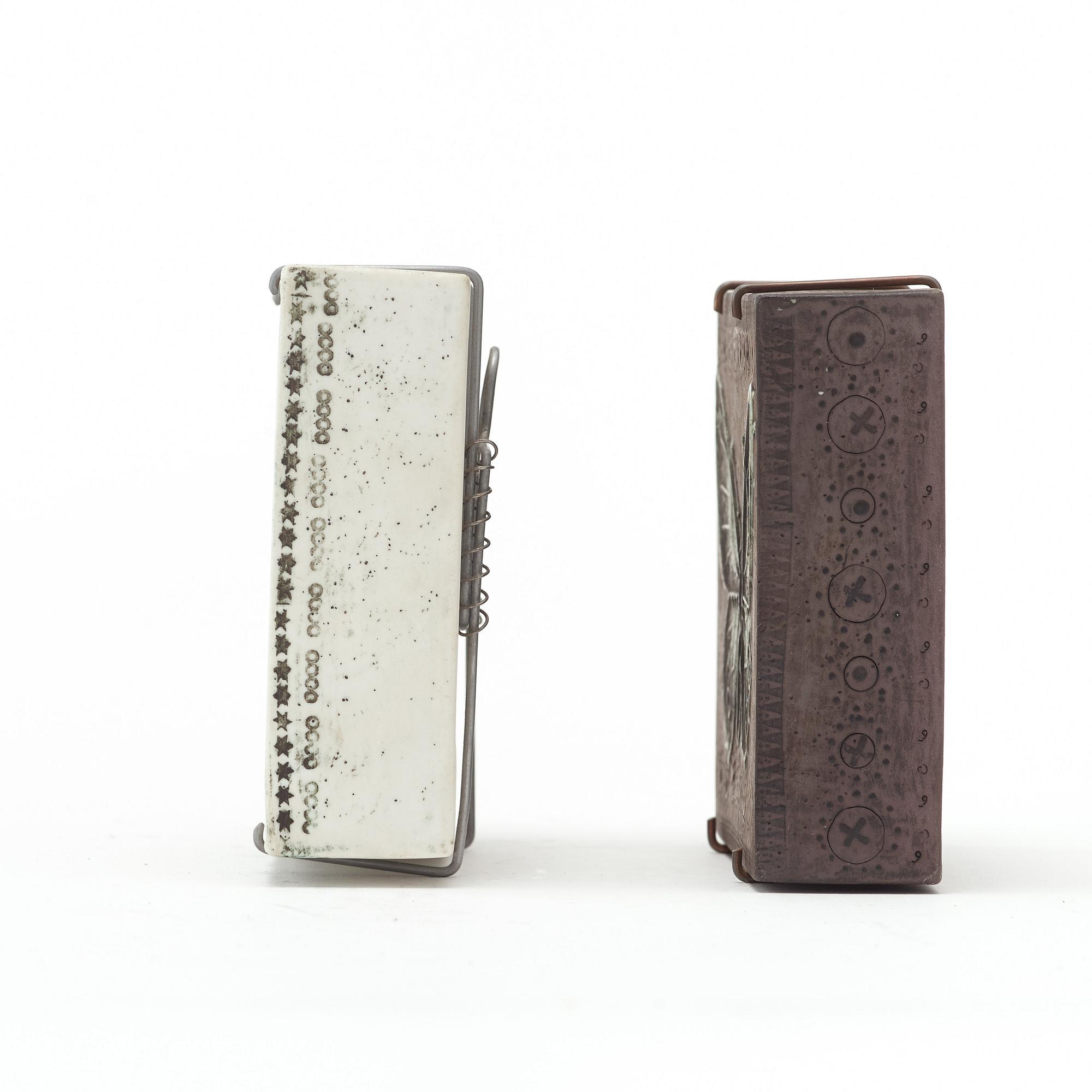 RUT BRYK, 2 st reliefer av stengods, Arabia, Finland 1950-talets slut.