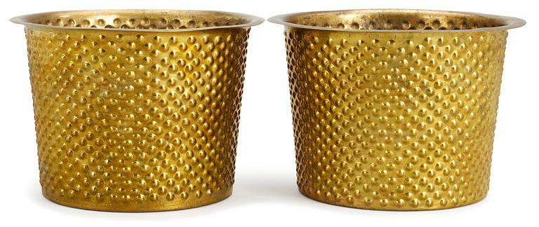 A pair of Josef Frank brass flower pots, "Hortus", Firma Svenskt Tenn.