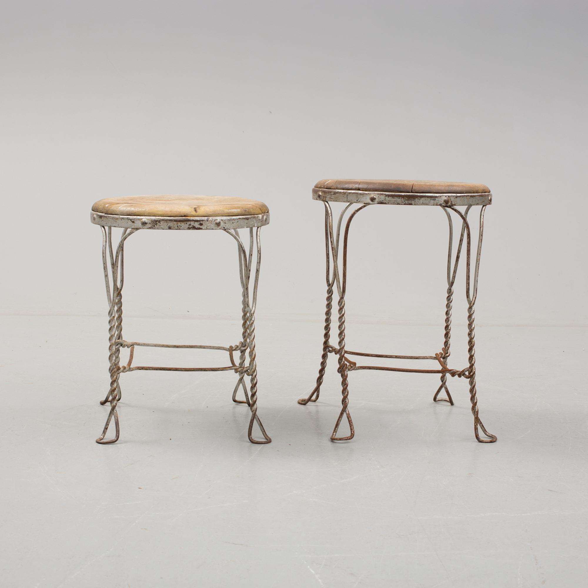 PALLAR, 2 stycken, industrityp, 1900-talets första hälft.