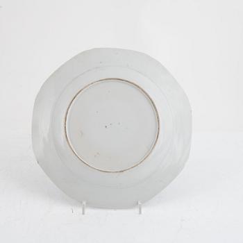 A set of seven Chinese export porcelain plates, Qing dynasty, Qianlong (1736-95).