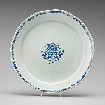 233. A large Russian faience dish, 18th Century.