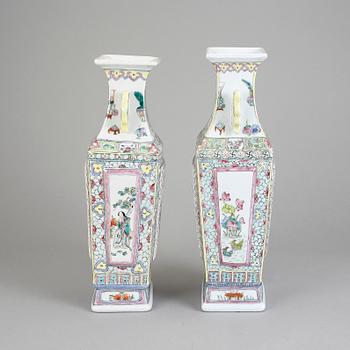 VASER, 2 st, porslin Kina, Modern tillverkning.