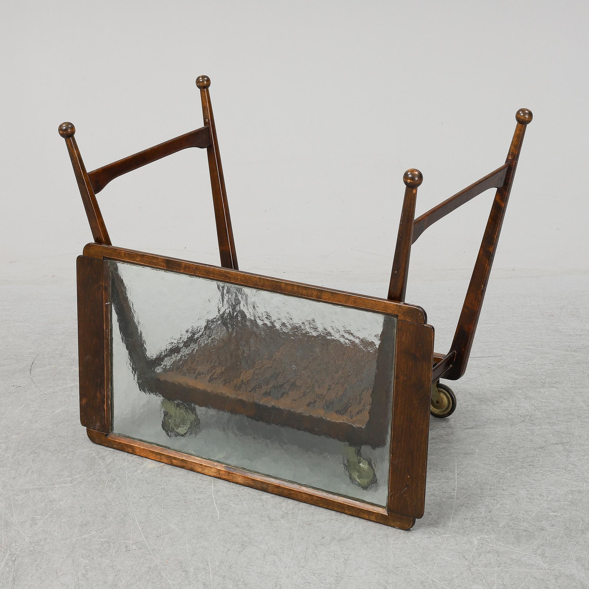 SERVERINGSVAGN, 1900-talets mitt.