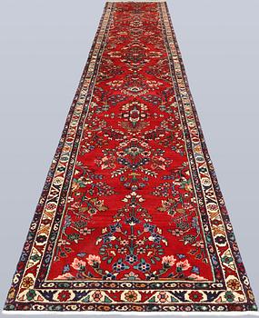 A Hamadan runner, approx. 598 x 95 cm.