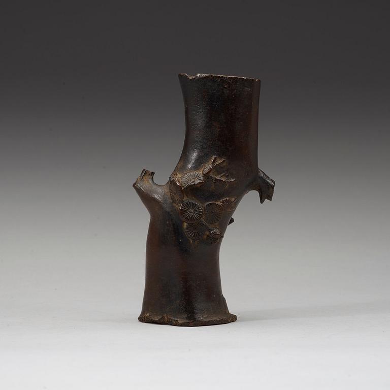 A bronze wood shaped vase, Ming dynasty (1368-1643).