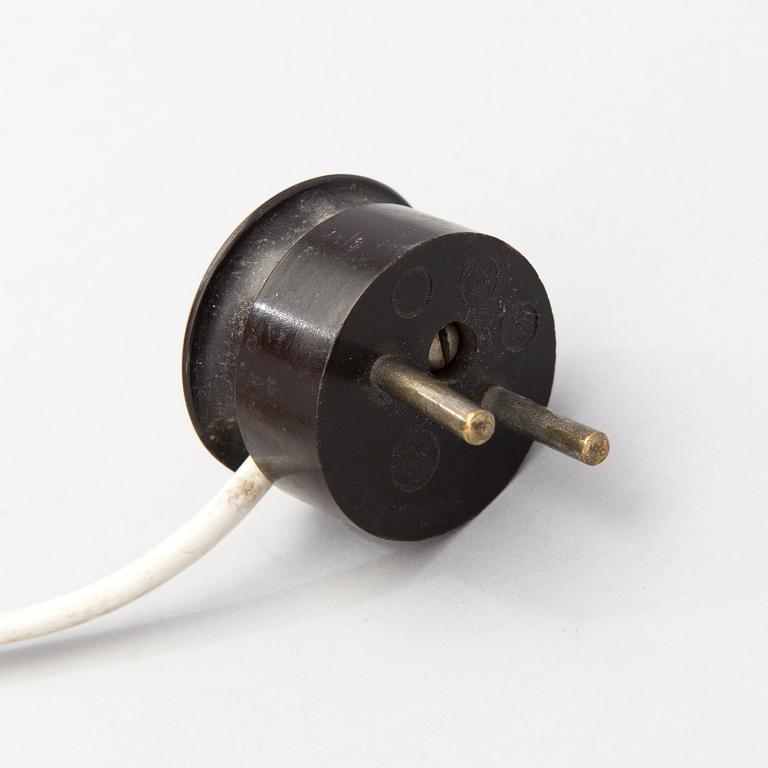 PAAVO TYNELL, PÖYTÄVALAISIN, malli 5066, Taito Oy, 1940-luku.