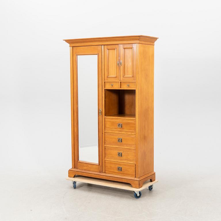 Klädskåp/Garderob tidigt 1900-tal.