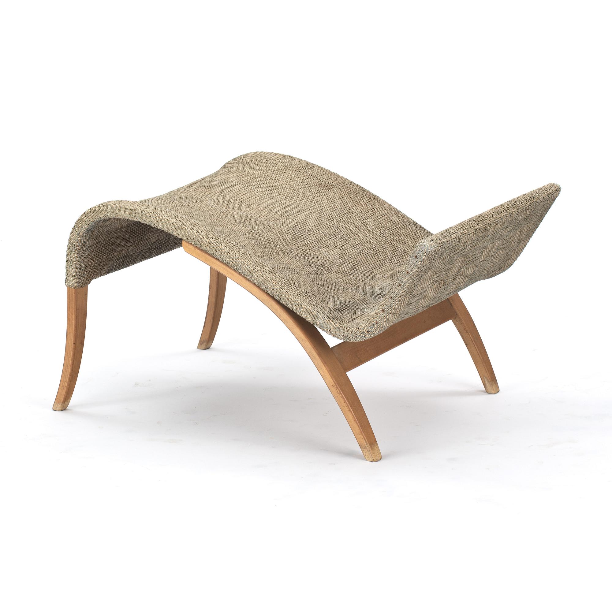 FOTPALL. Design Bruno Mathsson, firma Karl Mathsson.
Värnamo. Daterad på etikett 41.