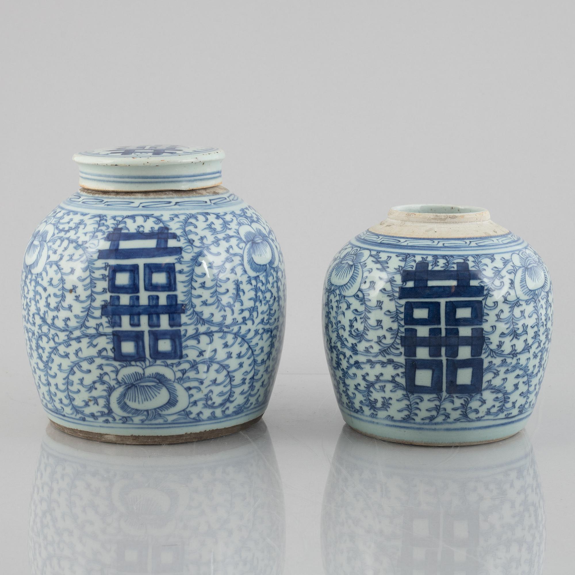 Bojaner, a pair, similar, porcelain. China, Qing, circa 1900.