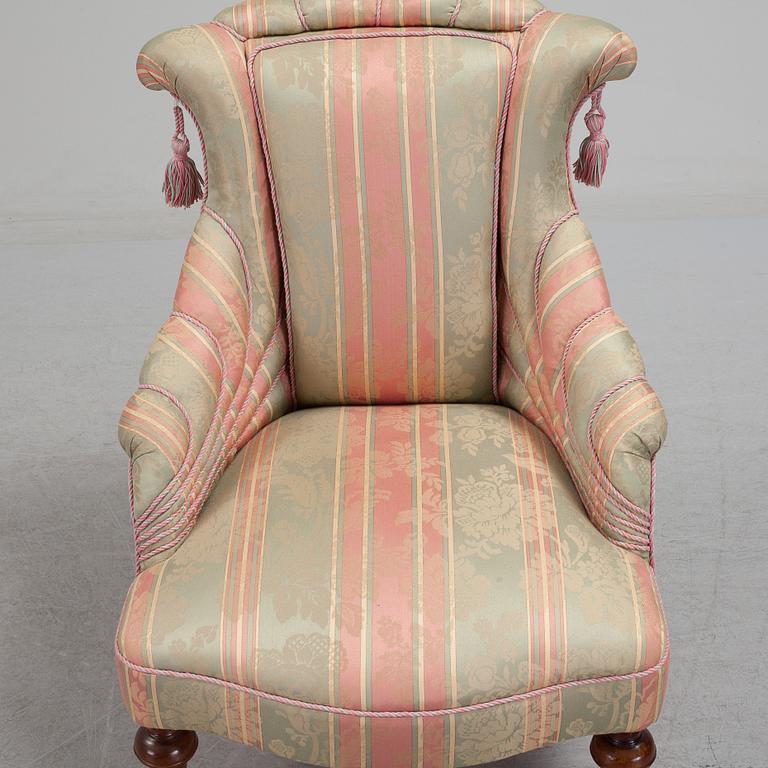 SOFFA OCH FÅTÖLJER ett par, omkring år 1900.