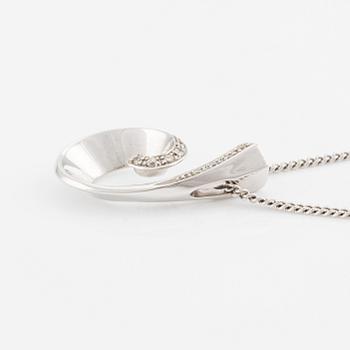 Necklace, 18K white gold with small brilliant-cut diamonds.