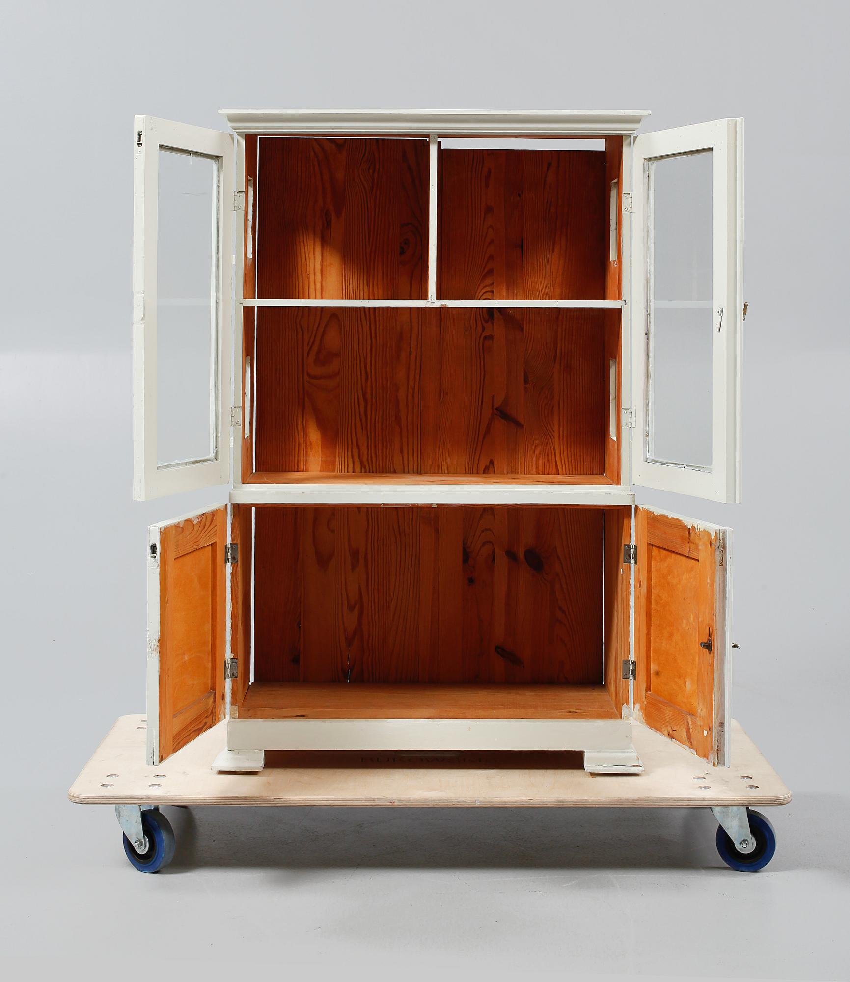 DOCKSKÅP, tidigt 1900-tal.