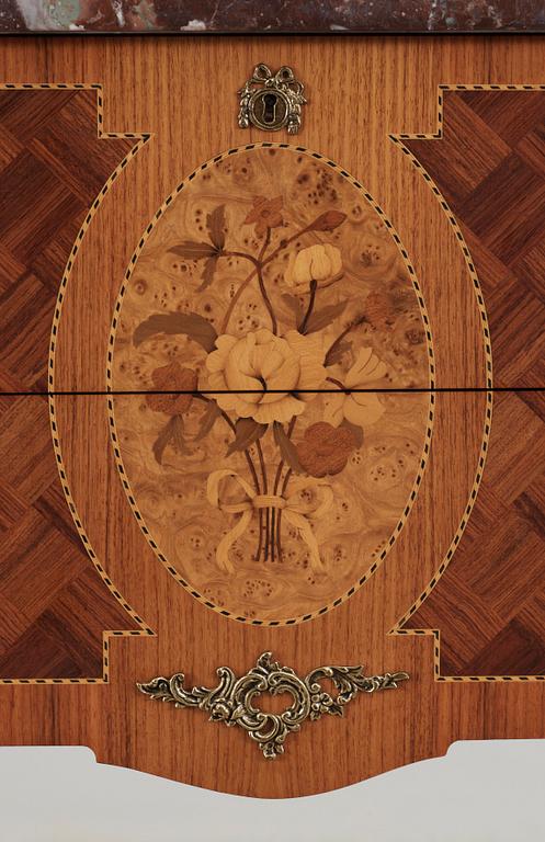 BYRÅ, sengustavianks stil, 1900-tal.