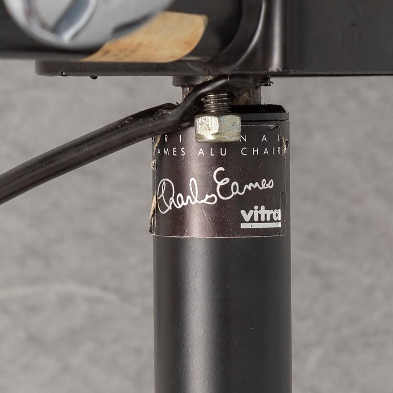 CHARLES AND RAY EAMES, an EA 117 chair.