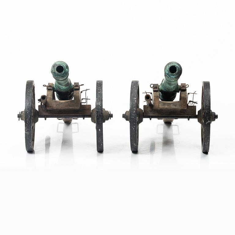 Modellkanoner ett par, 1900-tal.