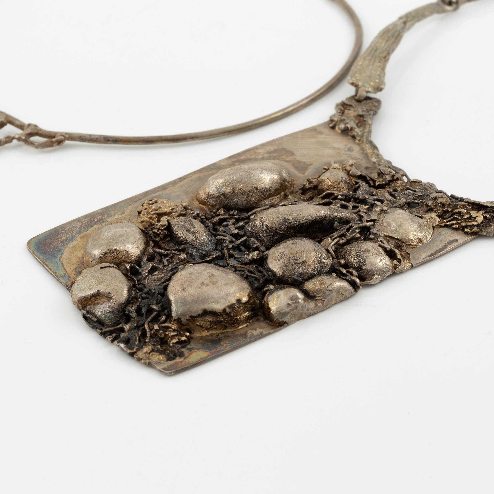 Lars Arby, två collier, sterlingsilver, Göteborg 1976 och 1982.
