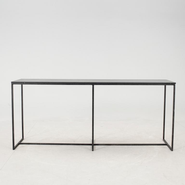 SIDEBOARD, metall med stenskiva märkt Spain Cosentino Microban.