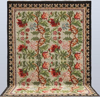 An older Bessarabian Kelim carpet, 286 x 200 cm.