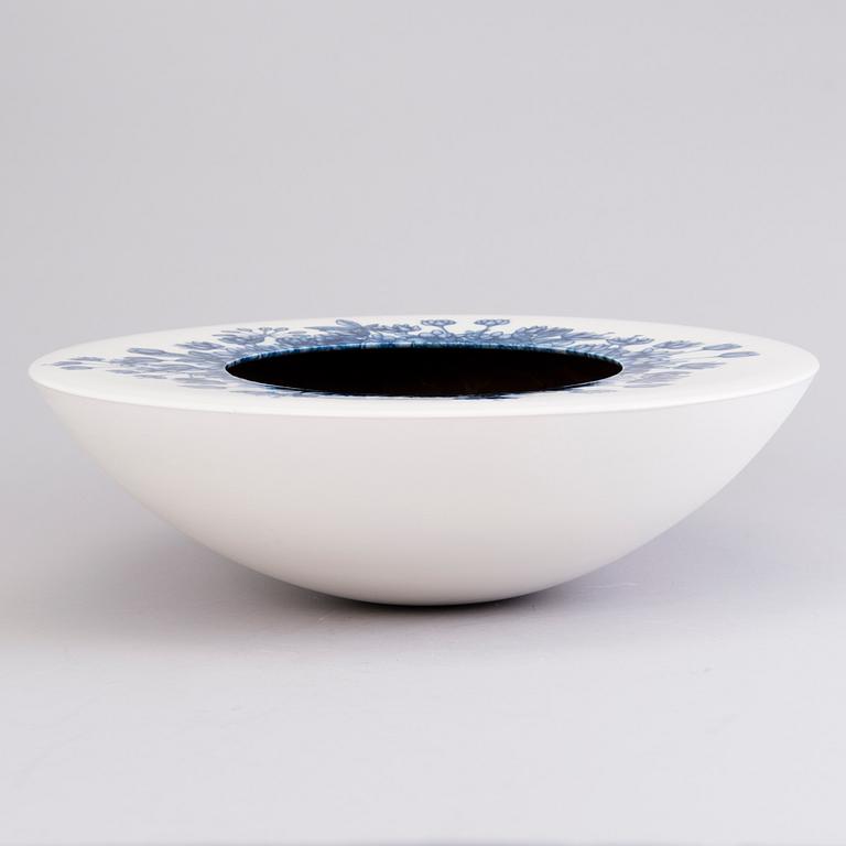 HEINI RIITAHUHTA, veistos, posliinia, "Kätkö", signeerattu Heini Riitahuhta.