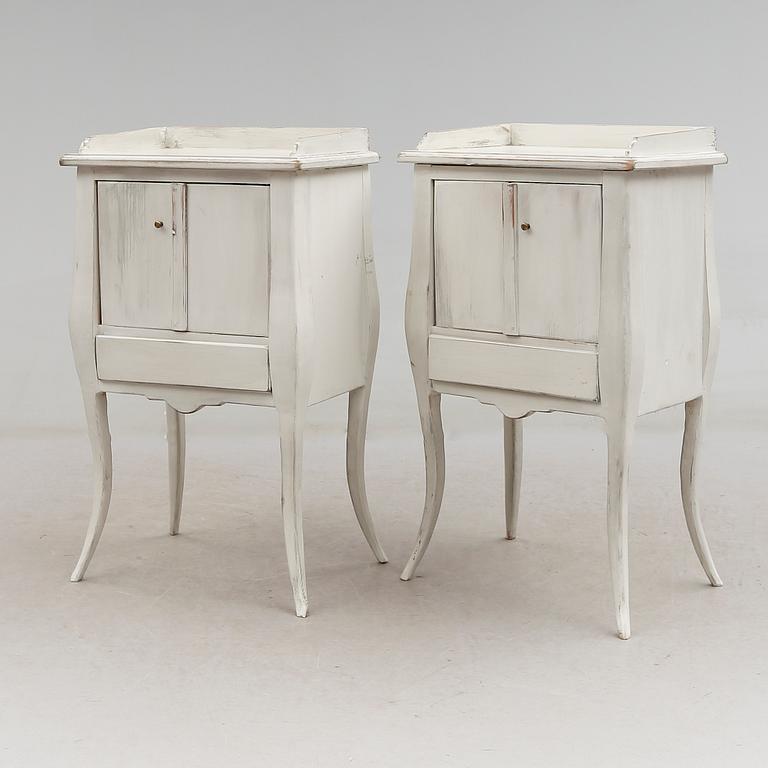 SÄNGBORD, 1 par, omkring år 1900.