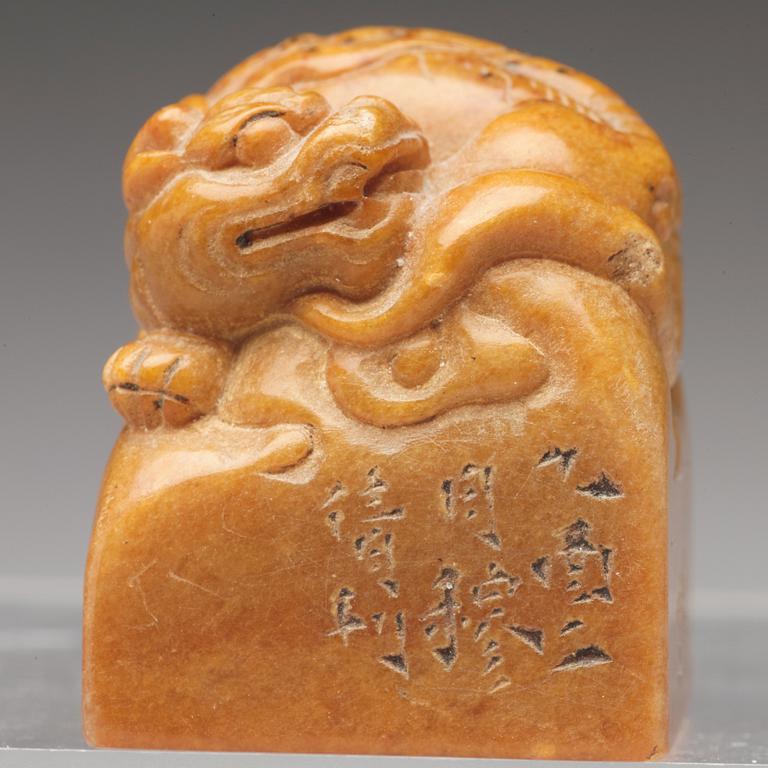 Two carved Chinese seals, presumably around 1900.