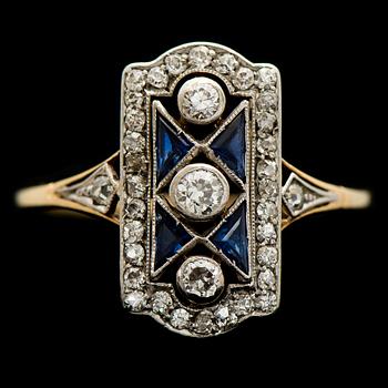 A RING, old and 8/8 cut diamonds, sapphires, 14K gold. Early 20th century.