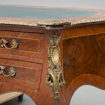 SKRIVBORD, Louis XV-stil, 1900-talets andra hälft.