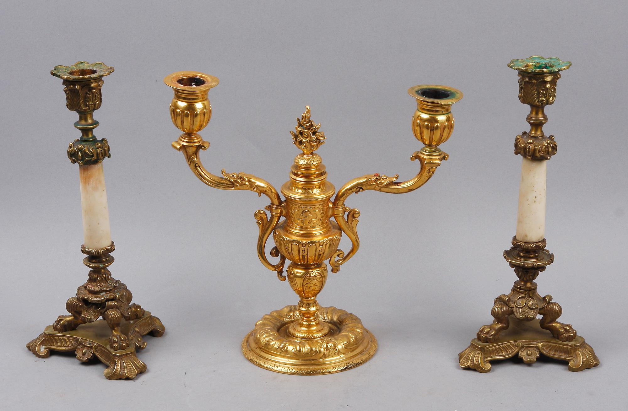 KANDELABER SAMT LJUSSTAKAR, ett par, mässing, 1800/1900-tal.