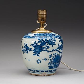 A blue and white Transitional vase, 17th Century.