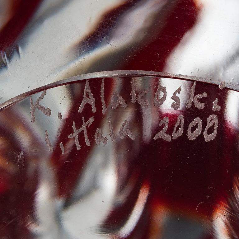 A KARI ALAKOSKI GLASS SCULPTURE / VASE, signed K. Alakoski Iittala 2008.