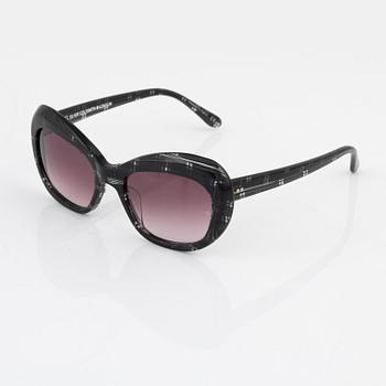 Oliver Goldsmith, solglasögon.