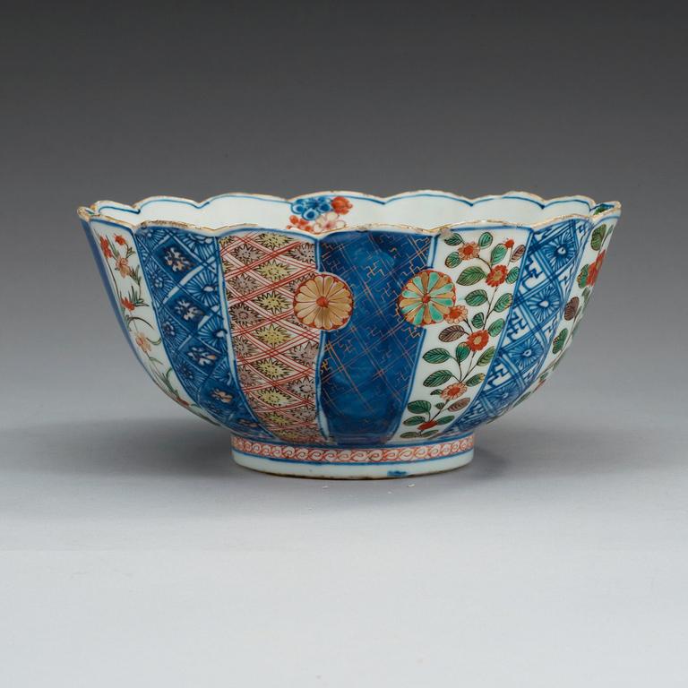 A blue and white bowl, Qing dynasty, Kangxi (1662-1722).