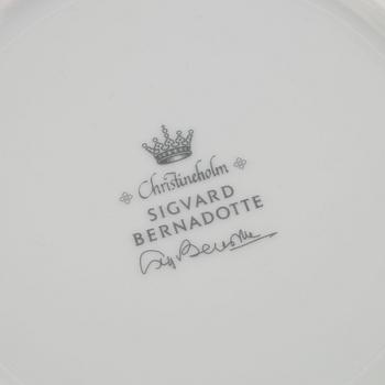 Sigvard Bernadotte, a 26 piece "Marianne" porcelain dinner service, Christineholm, Sweden.