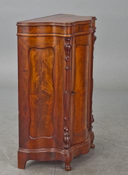 SKÅP, senempire/nyrokoko. 1800-talets mitt.