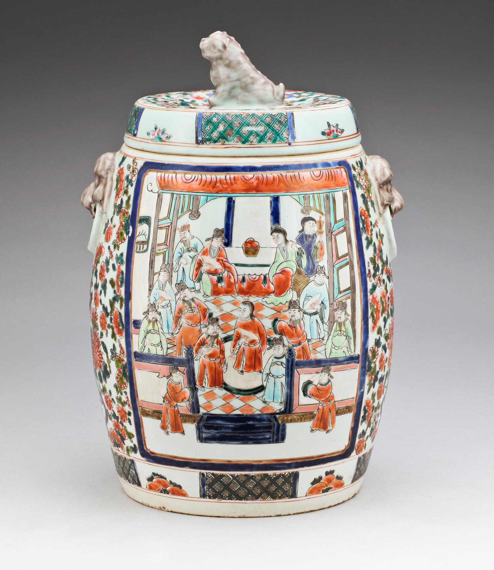 URNA MED LOCK, porslin, Kangxistil, Kina, 1900-tal.