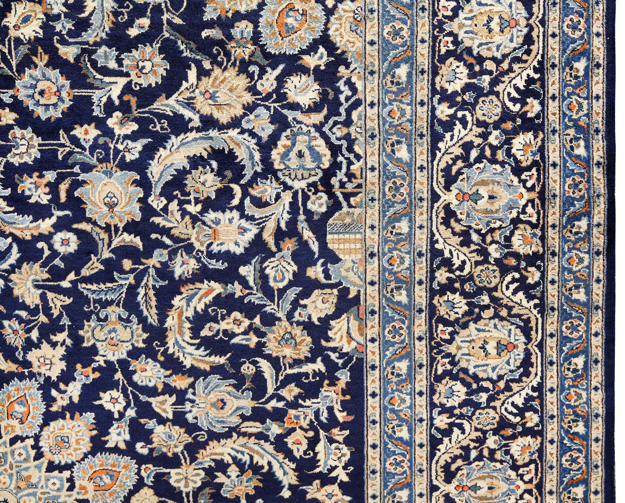 Matta, Kashmar, ca 340 x 253 cm.