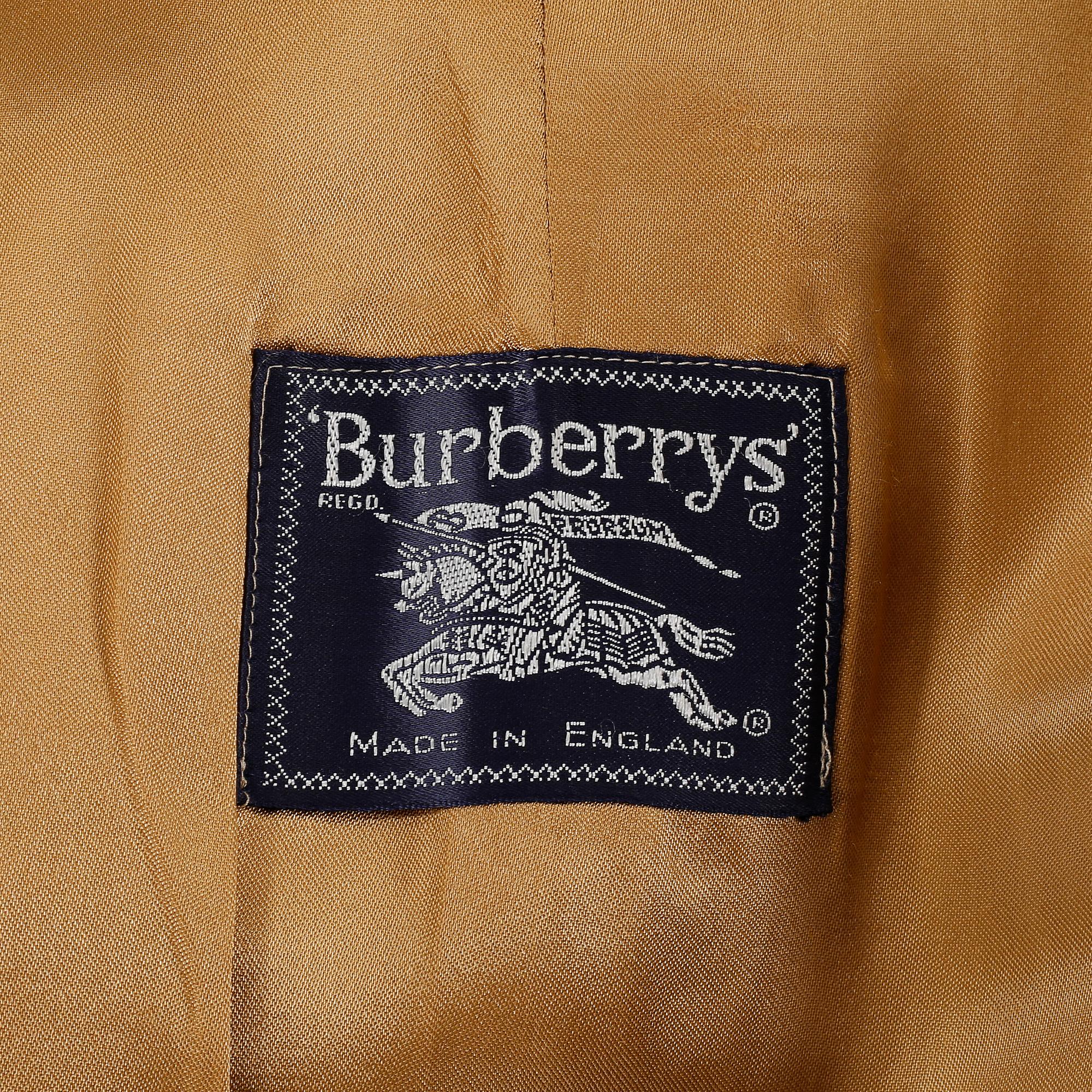 BURBERRY, trenchcoat.