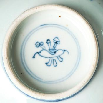 A blue and white bowl, Qing dynasty, Kangxi (1662-1722).