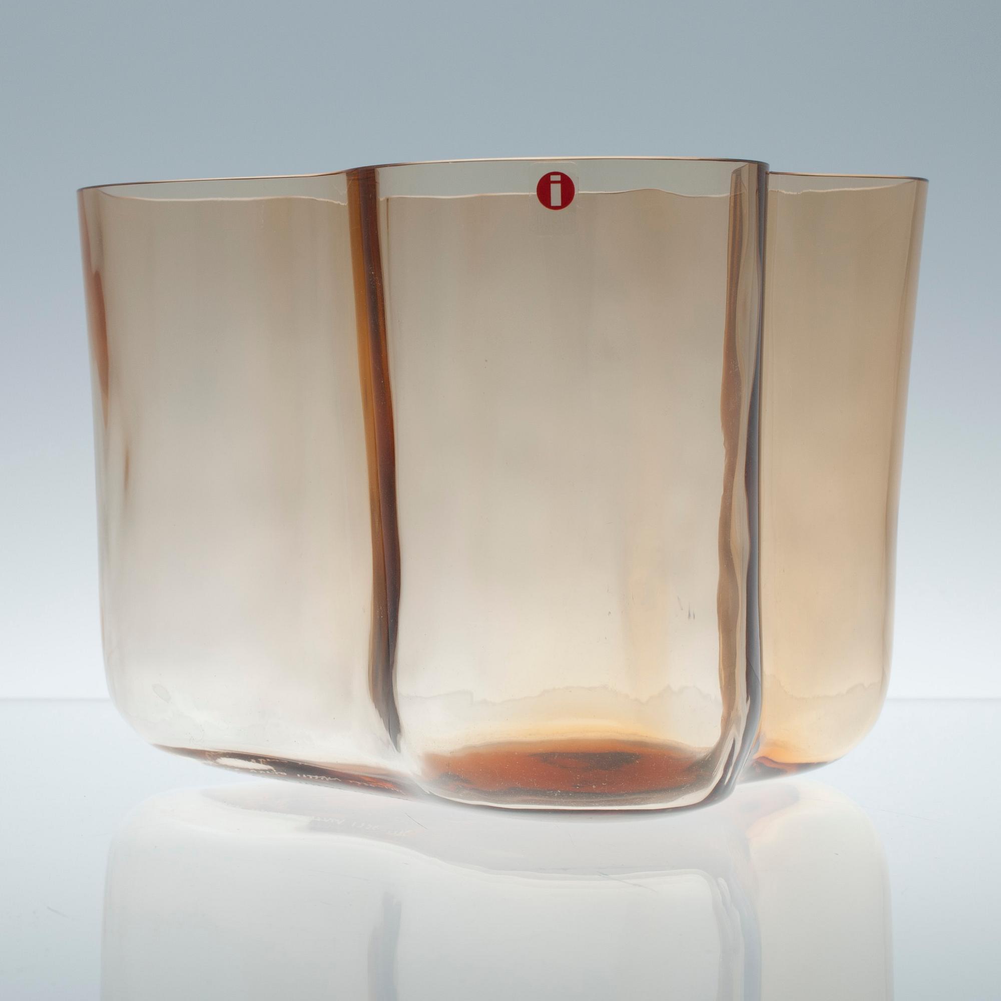 VAS, glas, "Savoy", jubileumsår 1996, ljusbrun, signerad 1956-1996.