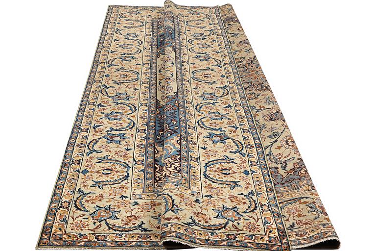 A carpet, Najafabad, c. 407 x 296 cm.