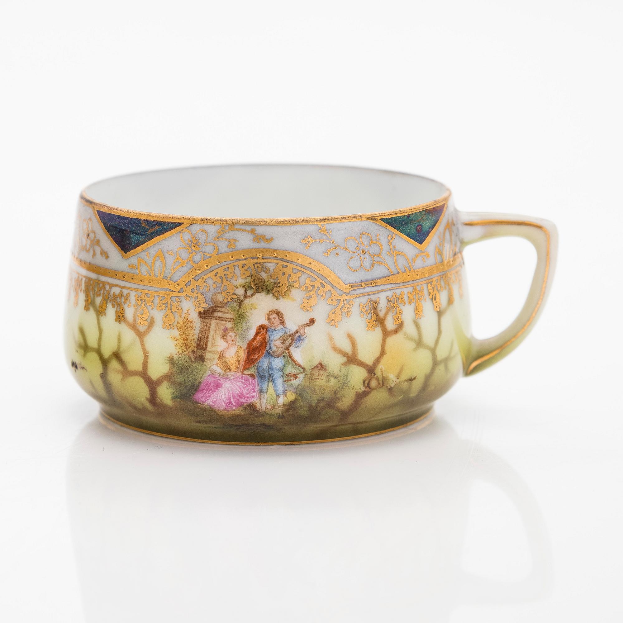 Kuznetsov, mokkakuppeja lautasineen, 12 kpl, posliinia, Venäjä 1891-1917.