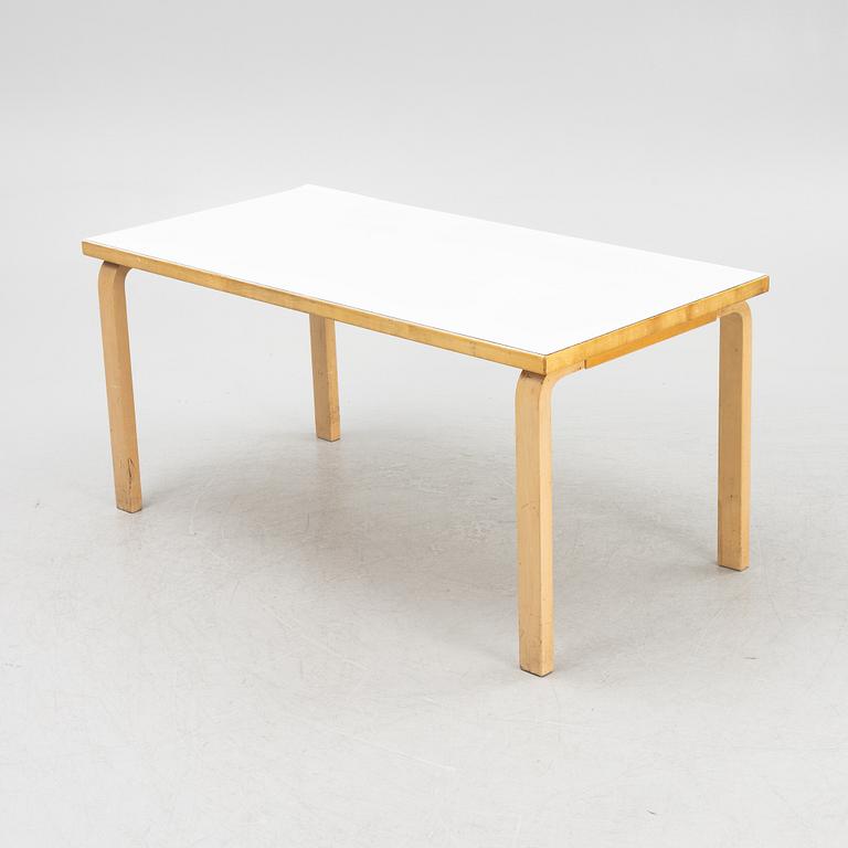 Alvar Aalto, a model '97' dining table, Artek, Finland.