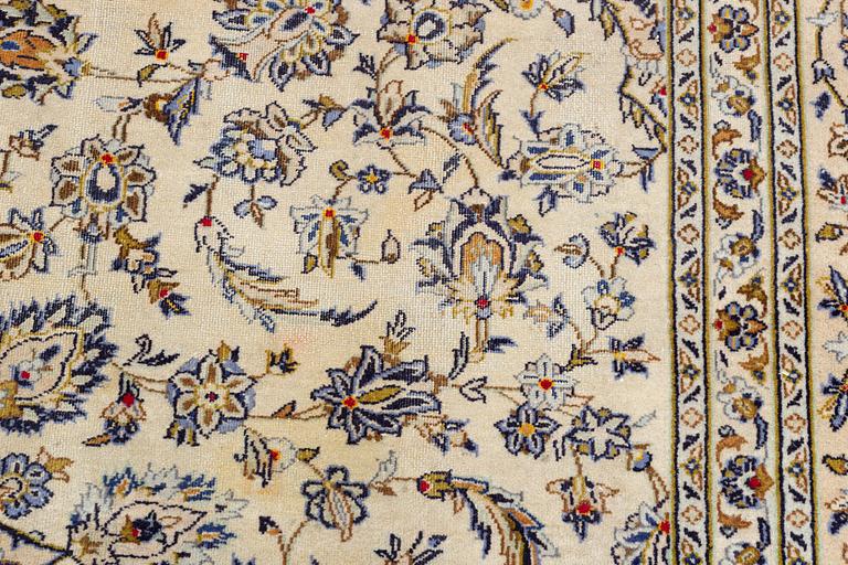 Carpet, Keshan, signed, Ca 415 x 300 cm.