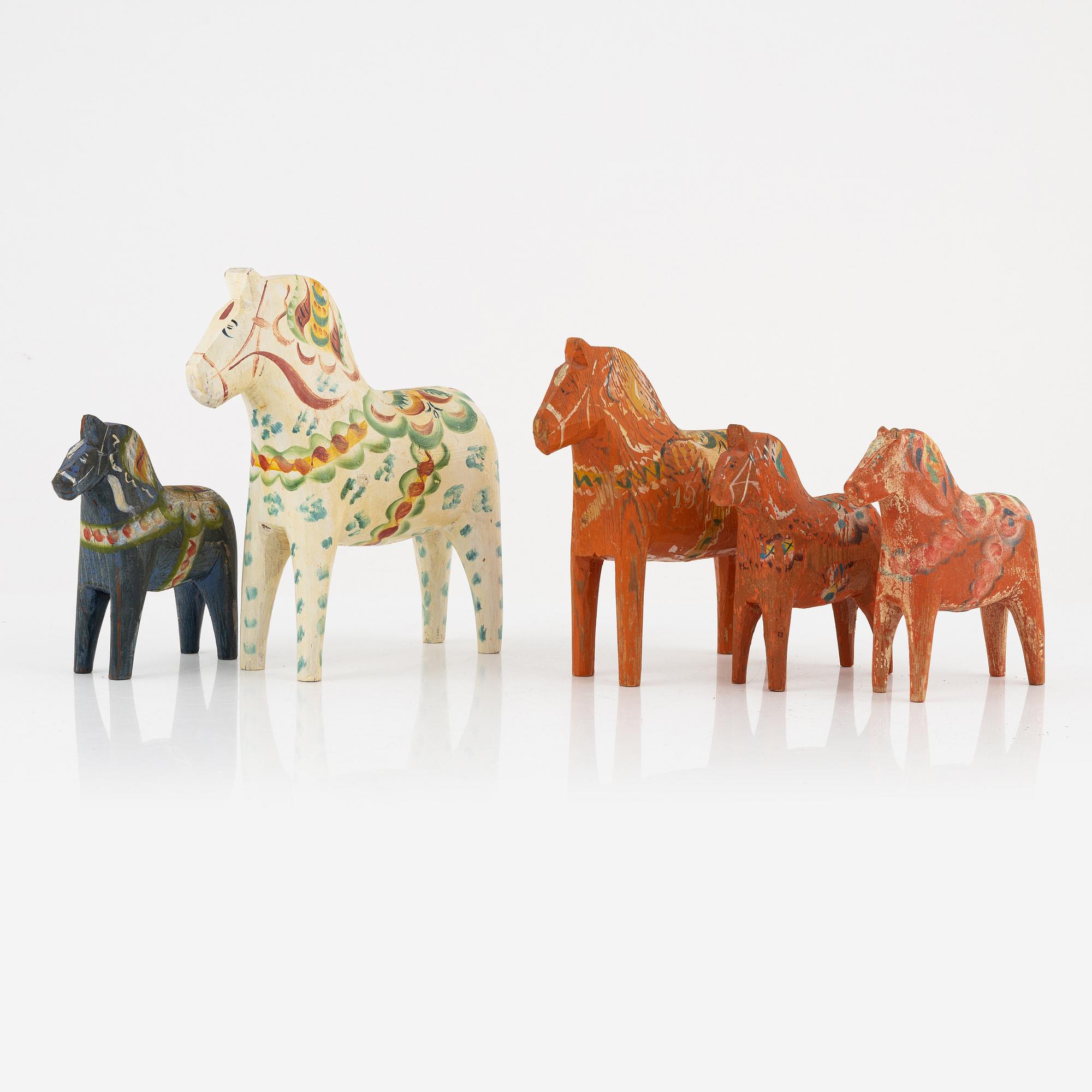 Five Swedish 'Dala' Horses, carved wood, 20th century.