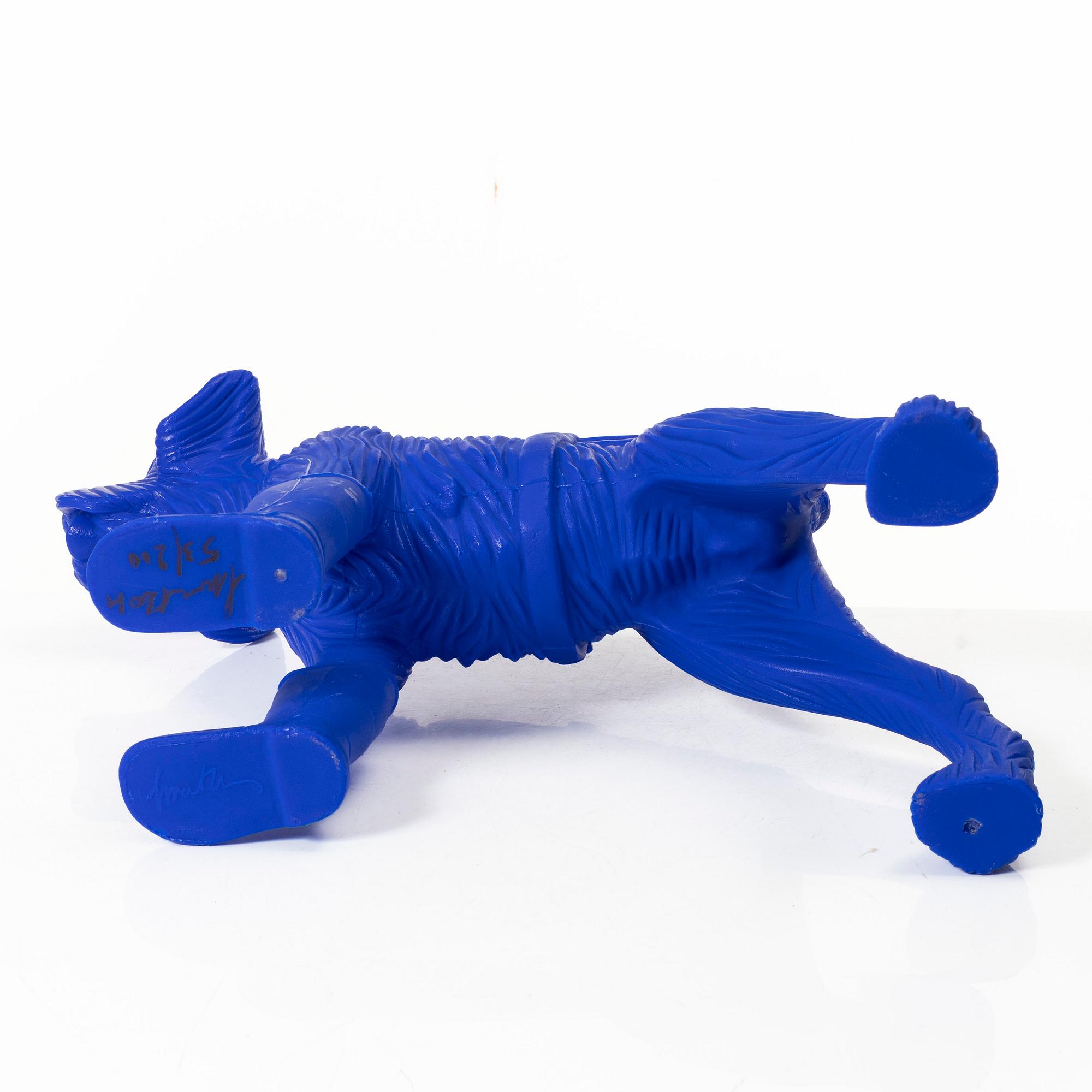 William Sweetlove, "Cloned Schnauzer with water bottle". (Blue).