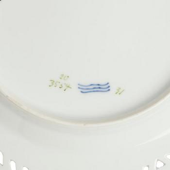 A set of 12 Royal Copenhagen 'Flora Danica' lunch plates, Denmark, 1889-1922.