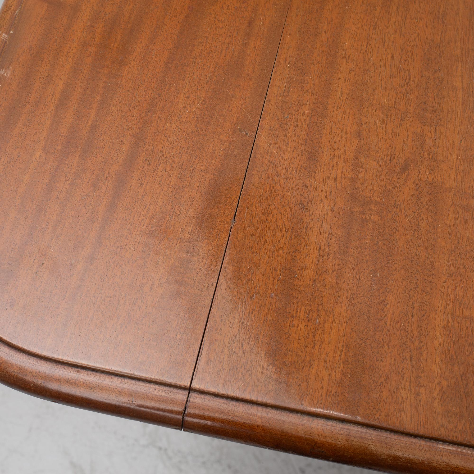 A two-part mahogany Georgian/Victorian dining table, England, first half of the 20th century.